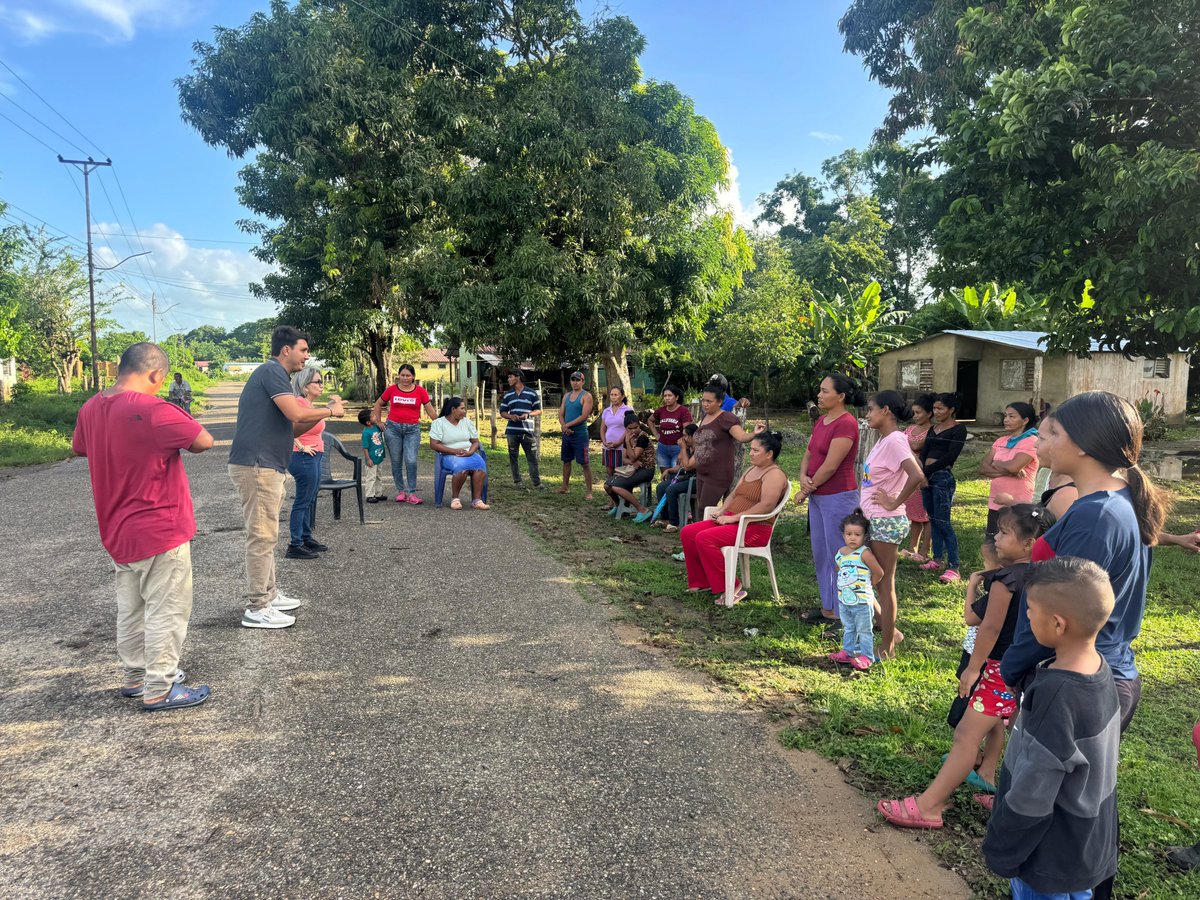 sandraalfaro's tweet photo. #02Oct26 #SandraAlfaro La zona rural, la más vulnerable, la olvidada de todos, nos obliga a estar presentes, y nosotros, @VoluntadPopular, allí estaremos diciendo ésta es nuestra mano amiga, ayer junto a José Jacinto Muñoz, Responsable Regional de ERA, nos fuimos al sur. https://t.co/cGApsIQhxa