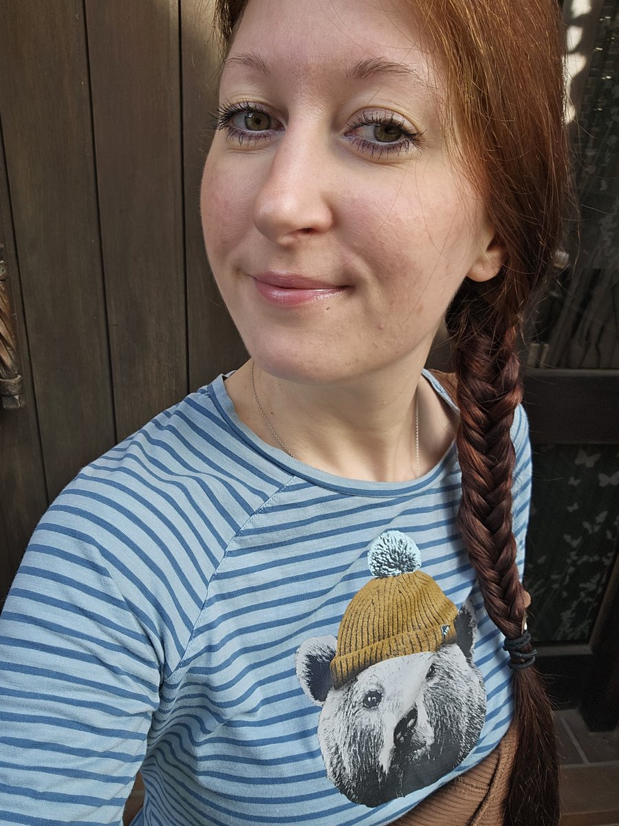 cosynopro's tweet photo. Happy Friday, besties 🍂 you guys have the most wonderful day today 🫶 https://t.co/wTWdrNbQW5