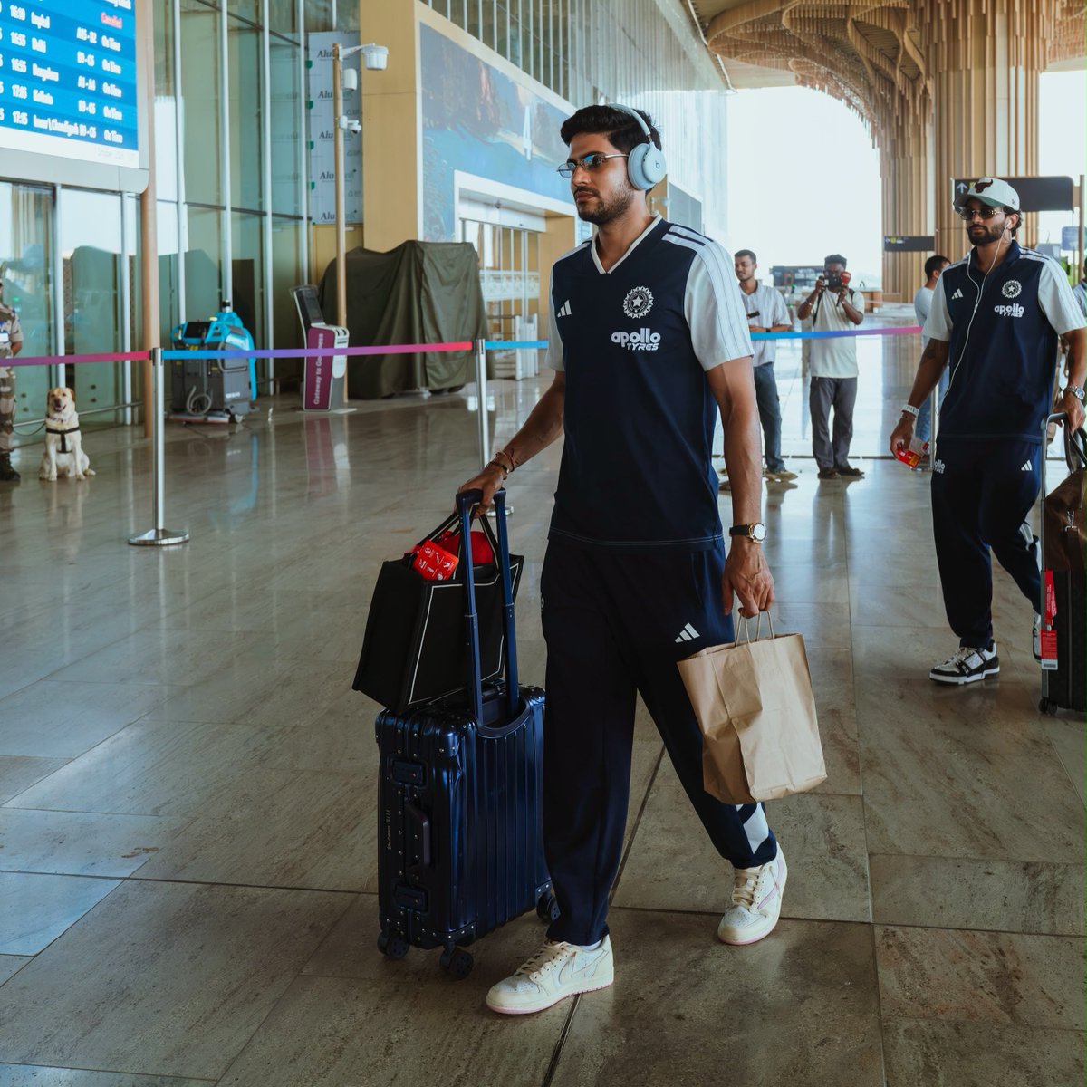 heartbeat_Shub's tweet photo. Shubman Gill Arrived in Chandigarh for the Final ODI Against West Indies.🔥 https://t.co/epNW99zUr2