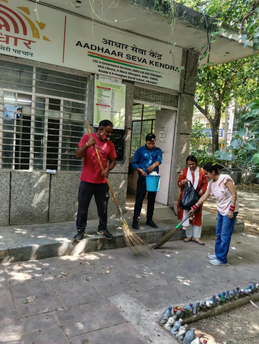 shashi1gs's tweet photo. CSC Delhi
#SwachhataPakhwada 2026 by cleaning the office premises and promoting a clean, healthy, and hygienic workplace.

Together, let’s contribute towards a Swachh Bharat.

#SwachhCSCSwachhBharat #SwachhataHiSeva2026 https://t.co/xdqlo3yl1l