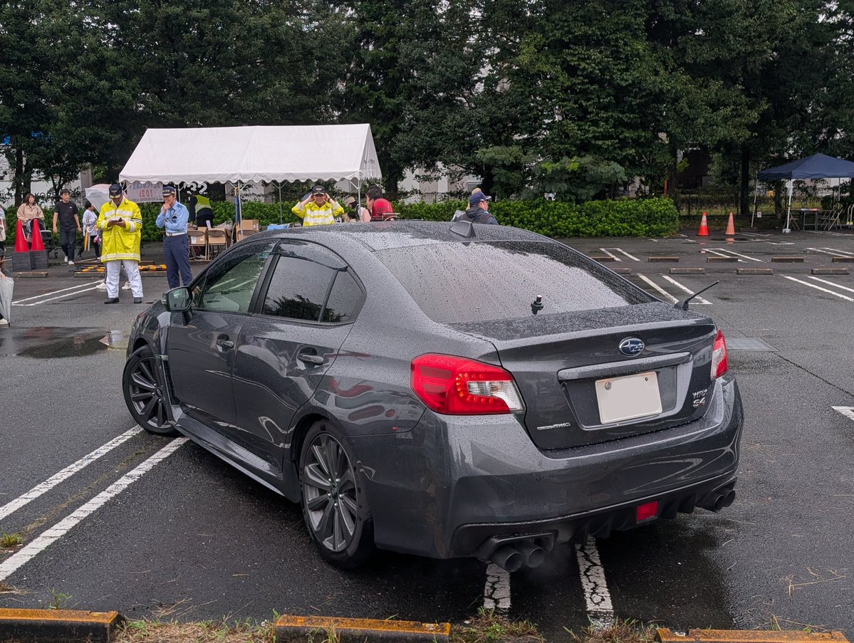 SAKII_CAR's tweet photo. ここ前のイベントのやつ
48.5万キロ走ってるとは思えないコンデションで本当に格好良かった
雨天で乗車イベントは中止になってたけどこれは乗ってみたかったな…捕まるしかないかな https://t.co/q0Lr6z6Hsw