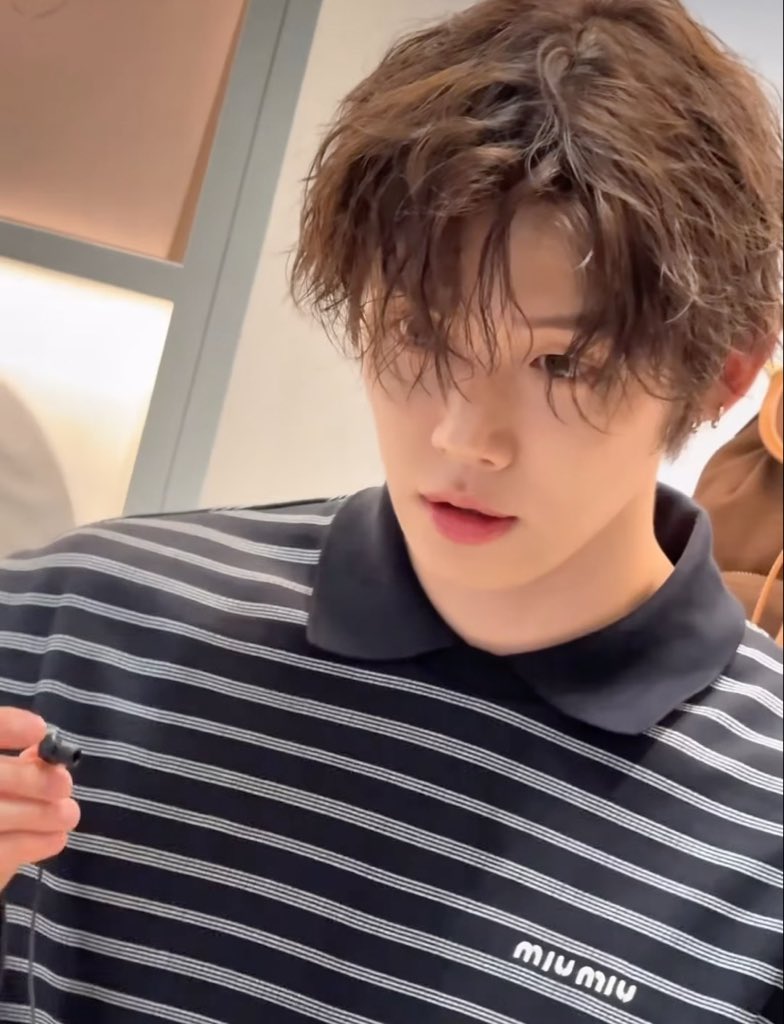 0913zzn_'s tweet photo. 아 예뽀 ㅠ 

YEONJUN MIU MIU VINYL CLUB
 #YEONJUNxMiuMiu #YEONJUN #MiuMiuSS27 @MIUMIUofficial https://t.co/uAyJYK0uMG