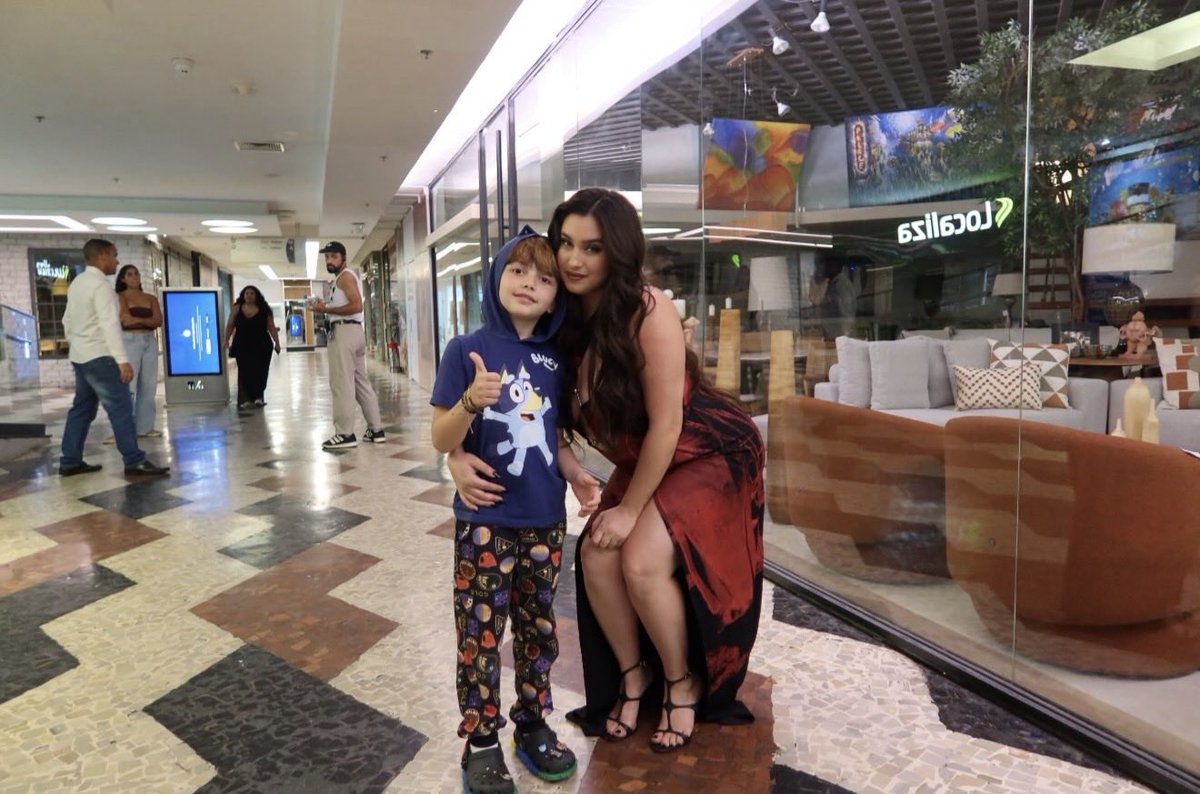 MoonshineTeam's tweet photo. #FOTO | Lauren en la historia de IG de antonicoferreira 

"lleve a mi sobrino a conocer a Lauren " https://t.co/fyLzZVar3W