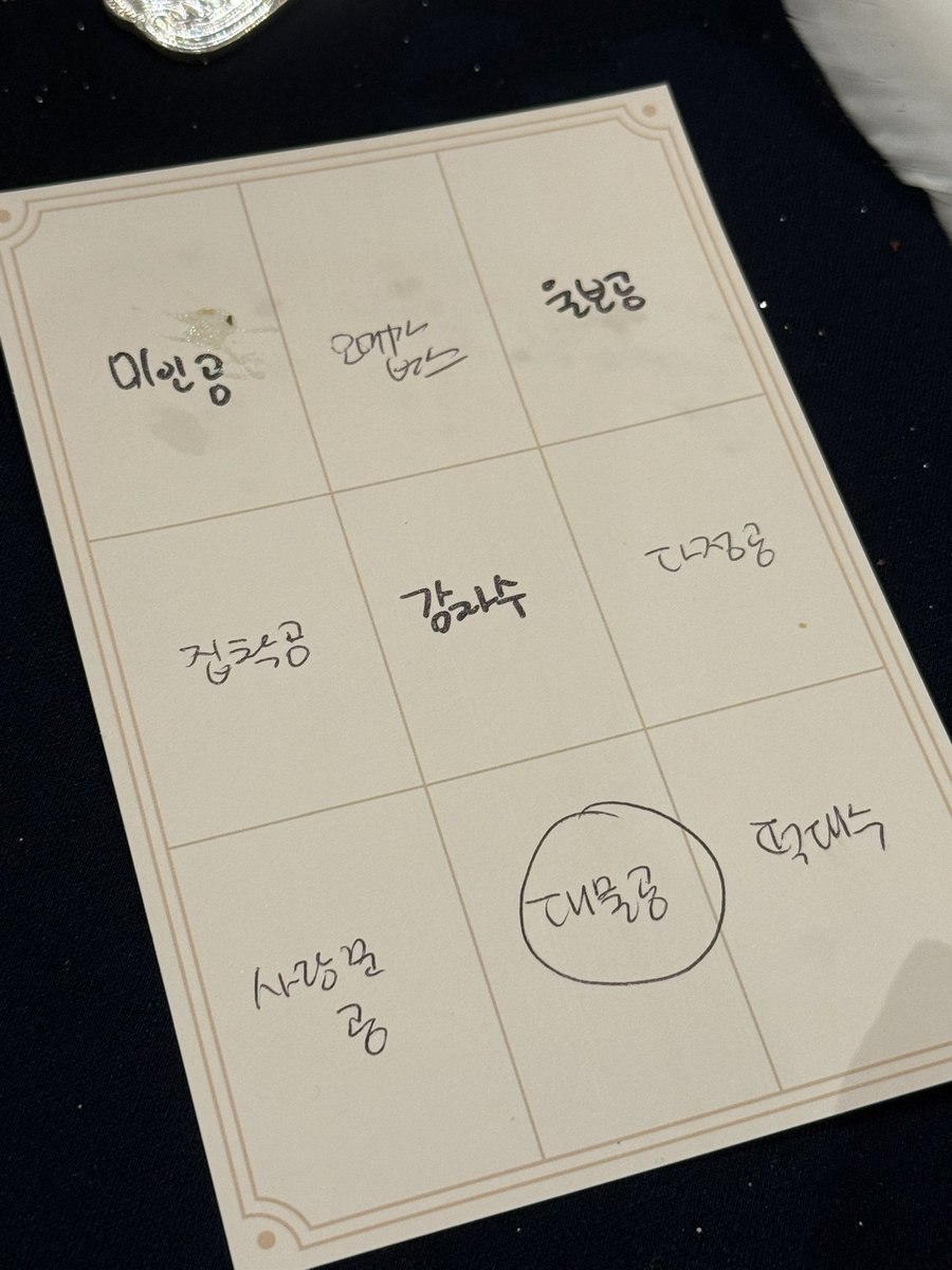 ppuaaang_'s tweet photo. 2026 봄툰파티 다녀왔습니다. ✨
가면무도회의 영애가 된 기분
작가님들도 많이 만나 뵙고 밥도 맛있고 즐거운 시간이었어요. 빙고는 못 했습니다 불미스러운 키워드가 걸렸네요. 초대해 주셔서 감사합니다. https://t.co/wt8QCyQxcC