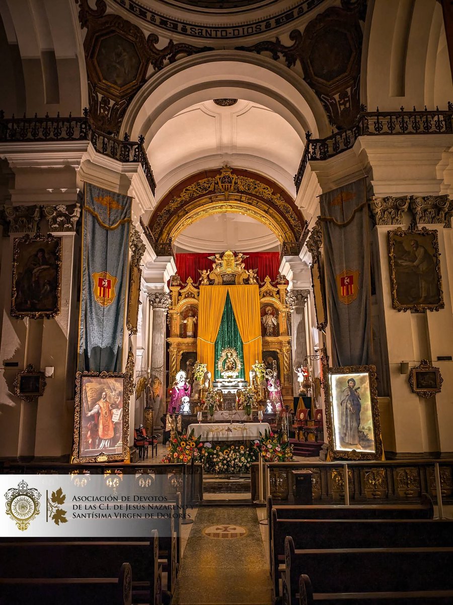 Capirotes_Mad's tweet photo. #LaMerced | Así luce el altar mayor para la toma de posesión del Nuevo Párroco del Templo de la Merced Padre Mario Miguel Gutiérrez SJ.

#capirotesYmadrileñas #ProcesionesGT https://t.co/Fj9VpkZ9TP