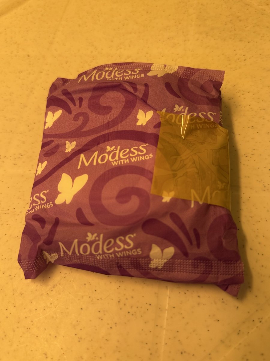 essecunt's tweet photo. discreet packaging daw 

me: ge

#yositwt https://t.co/JtyF43RGHT