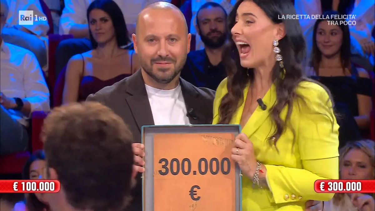 alessiouchihax's tweet photo. Qui per ricordare (da fan de #LaRuotadellaFortuna) che esattamente 1 anno fa, il 2 e 3 ottobre, si creava un precedente clamoroso nella storia recente della TV Italiana: 2 puntate di fila di #affarituoi con la vittoria del premio massimo.
#AscoltiTv #CosediTv https://t.co/MKVoCkD2rY