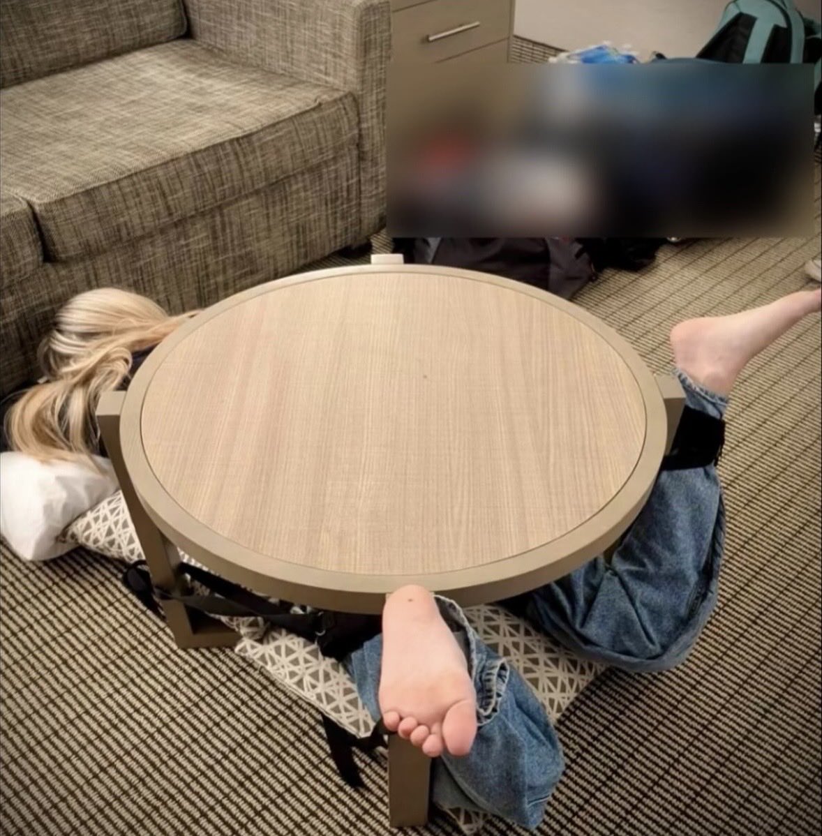 theminipotat's tweet photo. Throwback to last year when I lived out my dream of being a ticklish piece of furniture 🪶🦶🏻perfect for hours of effortless torment 😈 https://t.co/MyJ6zPcBpi