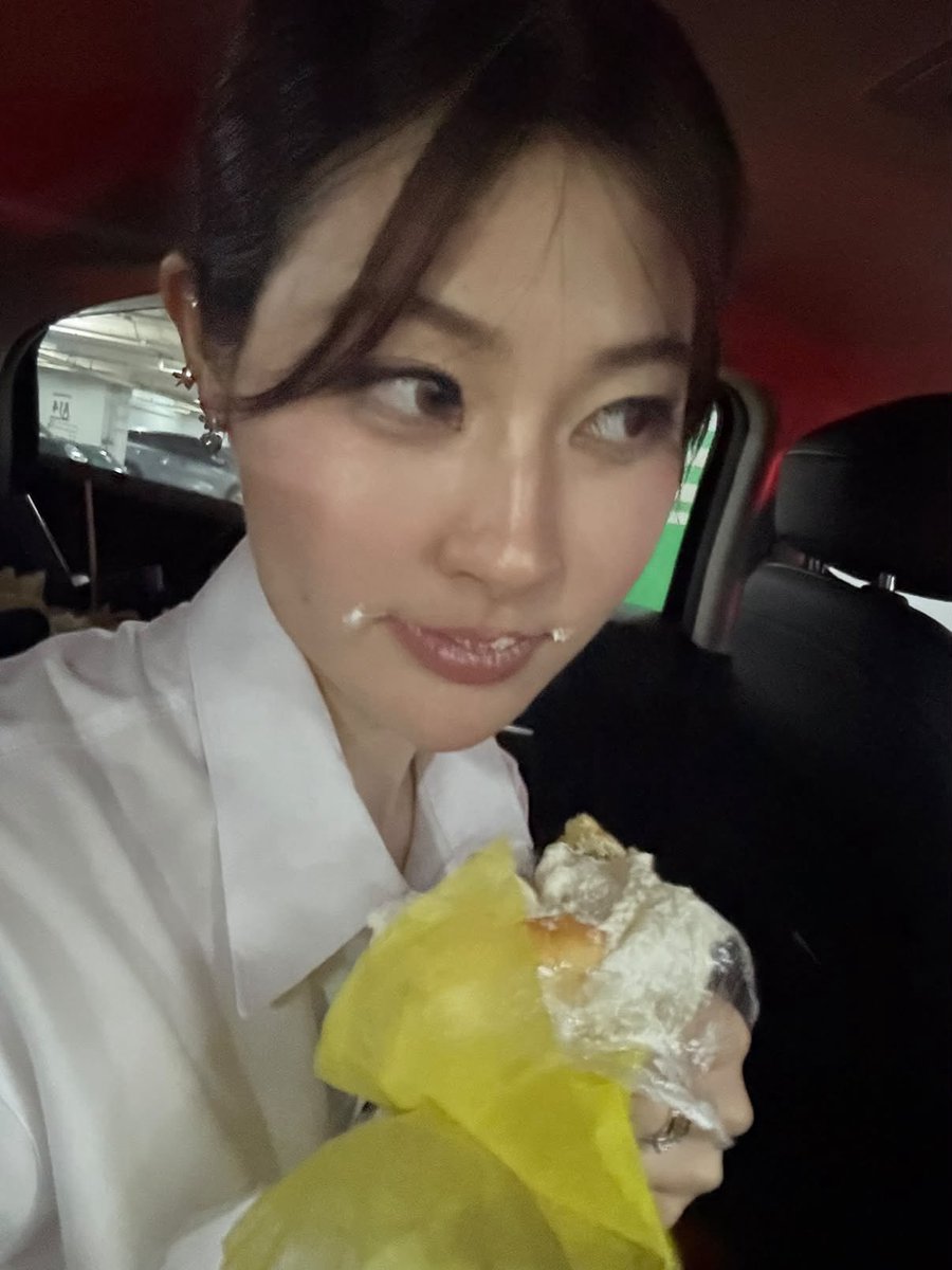 PahnFond_THFC2's tweet photo. ʚɞ  ˖⁺ [ IG broadcast update ]  𐂂 ⁺ ˖

— 20261002 | from pahnthitta 

🪽: ขึ้นรถปึ้บขนมเข้าปากปั๊บ จบแลเวววววววันนี้

[EN-TRANS]🪽: As soon as I got in the car, I immediately put snacks in my mouth. Done for todayyyy.

#PahnGraduationsDay 
#pahnthitta
#PahnFond #ป่านฟ้อนด์ https://t.co/dvBgBCXhKb