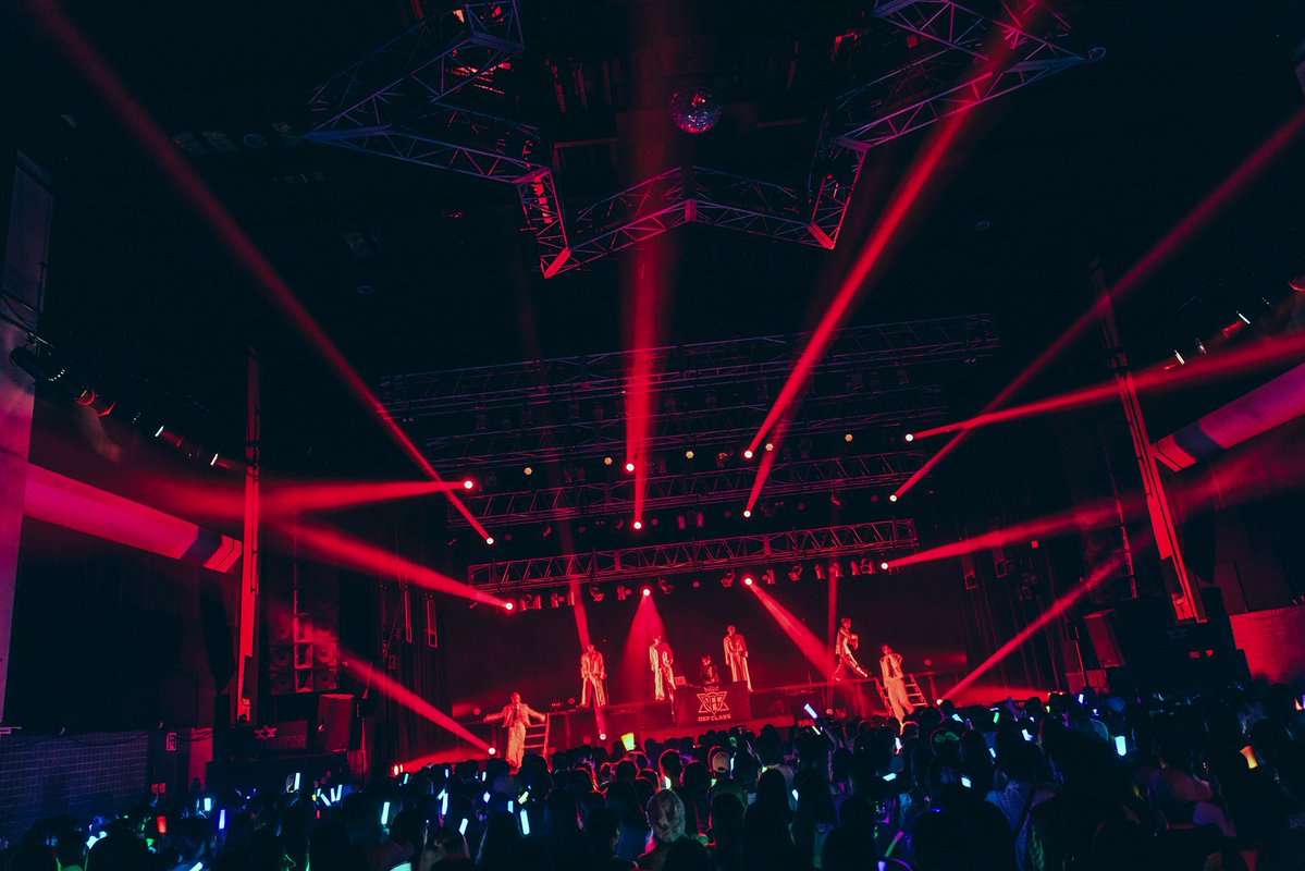 DefClass_'s tweet photo. \ ニコ生でライブをもう一度!!! /

2026年9月23(水祝)
#DefClass 初のワンマンライブ🗽✨
『FREEDOM〜ストリートからの逆襲〜』ニコ生独占生中継をアーカイブでも!!!

ライブの感想はぜひ #ニコ生のデフも最高 を付けてシェアして下さい💨

■チケット情報
チケット価格：3,000円(税込) 
販売期間：2026年10月22日(木)23:59 まで
配信サービス：ニコニコ生放送
▼チケット購入はこちら
https://t.co/v2dW9jVsaI

■視聴URL
https://t.co/dsrSEISO6X
タイムシフト視聴期間：2026年10月23日(金)23:59まで

※チケット未購入の方でも一部ご視聴いただける「チラ見せ」パートがあります。
全編をご視聴になるにはチケットの購入が必要になります。
※タイムシフト期間中であれば何度でも、生放送終了後に番組を視聴することが可能です。
#DefClass #FREEDOM #ニコ生