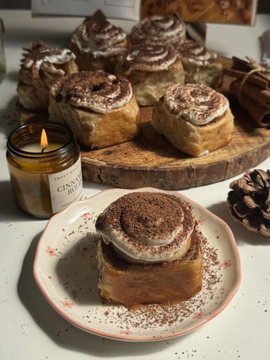 nadachief's tweet photo. It’s cinnamon rolls season!🍯🍂🤎 https://t.co/6uvBoNFc15