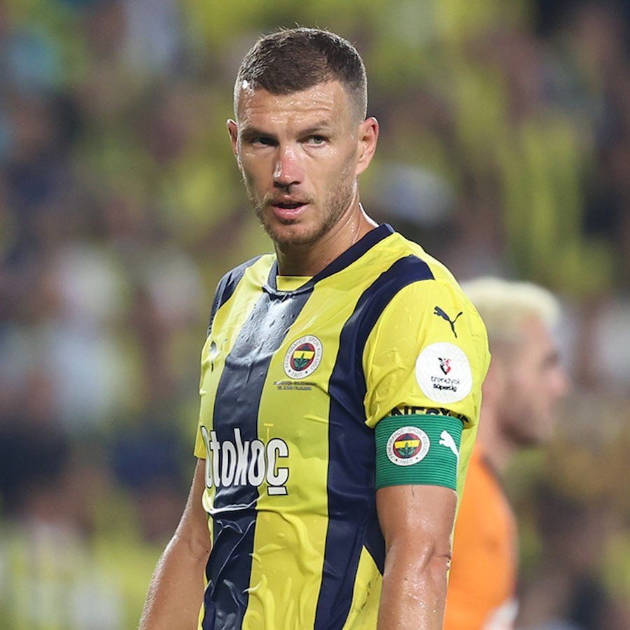 kralsports__'s tweet photo. Fenerbahçe: “Attığın goller ve yaşattığın unutulmaz anlarla Bosna Hersek tarihine adını yazdırdın.

Seninle yollarımızın kesişmesinden her zaman gurur duyacağız.

Milli formayla son maçında başarılar, Edin.” https://t.co/w3HsJyrriJ