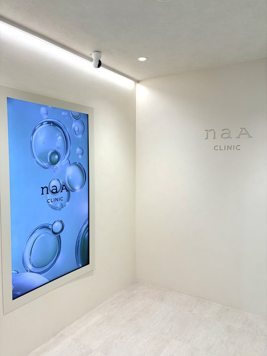 新宿三丁目のNaAクリニックで受けたララドクターが敏感肌の私にぴったりだった!
代表院長が日韓両国の医師免許を所有しているクリニックでお手頃なのに丁寧!最近円安だし渡韓しなくてもここ行けばいいじゃんてなった🥺
敏感肌なので基本ピーリングすると赤くなるんだけどララドクターは赤みも出ないし、直後からくすみが飛んだ気がする!
ララドクター専用のクレンジングしてから薬剤塗るんだけど、普段ちゃんと化粧落とせてないとクレンジング泡立たないらしい…🫨私はちゃんと泡立って褒めてもらえて嬉しかった☺️
韓国クリニックあるあるのドリンクやお菓子も豊富でアメニティもanuaとジェナベールでテンション上がるクリニック🙊🤍pr
