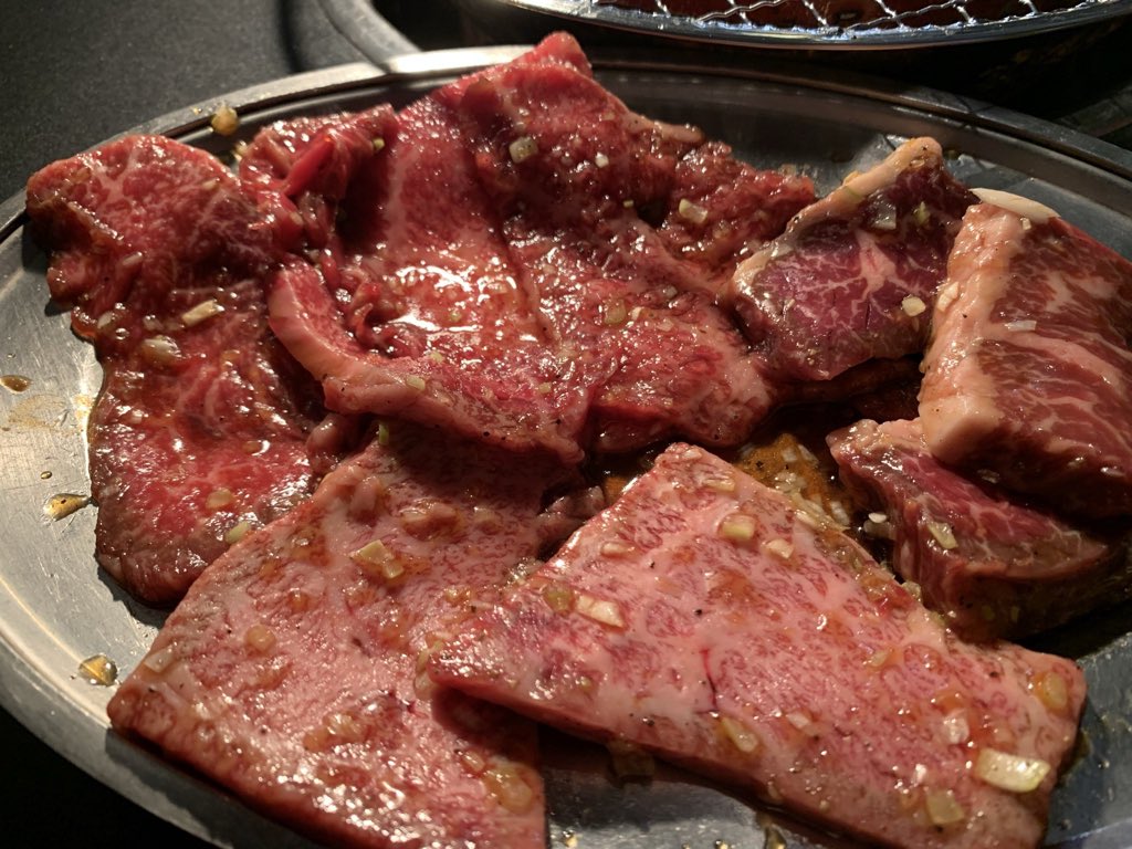 ippuku_en's tweet photo. 本日わざわざ御予約御来店頂いたお客様方、有難う御座いました。
ちょっと早いですが閉めます。
明日は御予約少なめ❗️
皆様方の御予約御来店お待ちしてます🫡
メニューには書いてませんが赤身盛り出来ます。
色々な部位を召し上がって下さい🤙
写真は賄いで適当に盛っただけです笑 https://t.co/UGtQWnh0fv