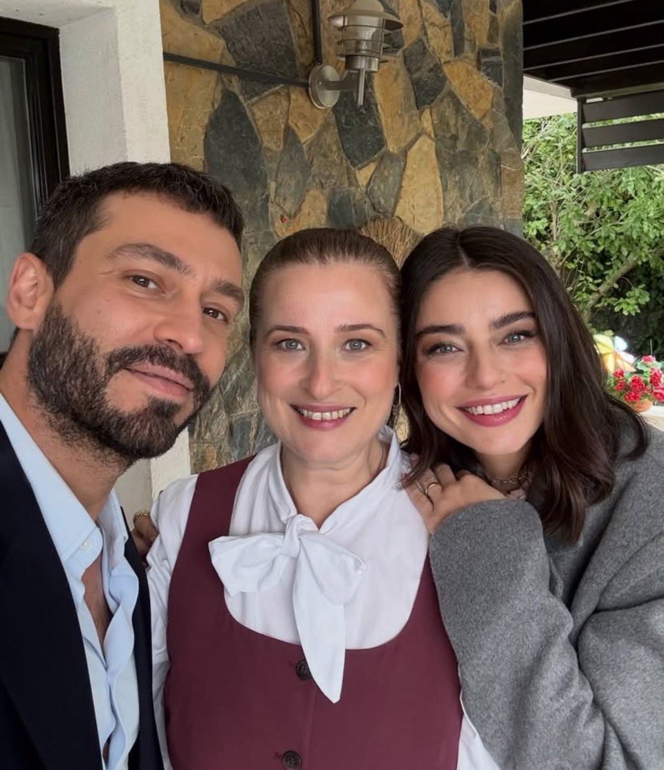 cityyofstarss's tweet photo. ağlıyorum selfiemize kavuşmuşuz hühü 😭 https://t.co/qY91kFn1uW
