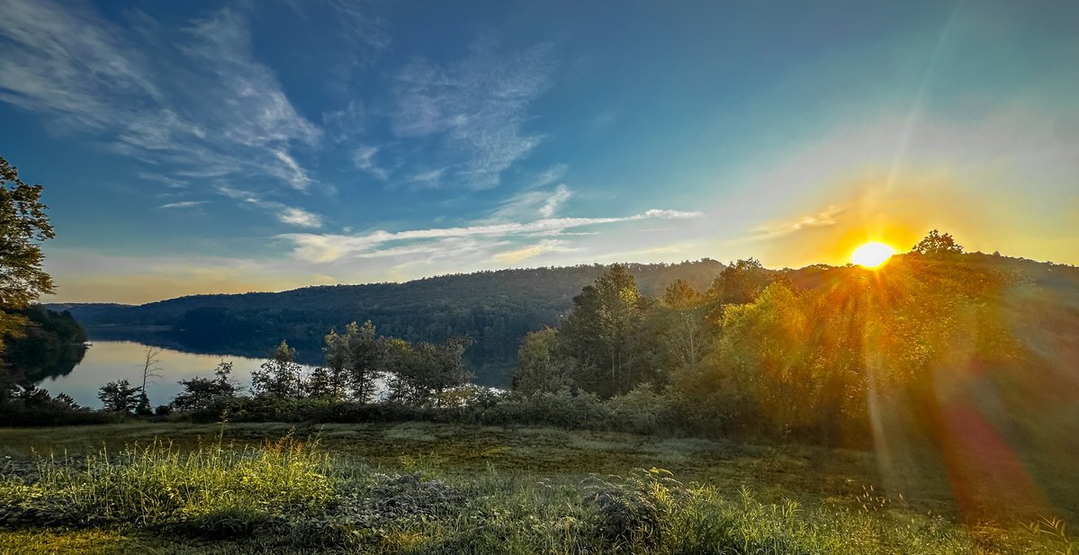 milesformike's tweet photo. Sunrise hits later at the lake than it does on the mountain.
Was thankful to catch some rays of sunshine as I was finishing up my run this morning.
#milesformike #StopSoldierSuicide #sunrise #runrise #RunningMotivation #RunningCommunity #run https://t.co/M8VW2iruOU