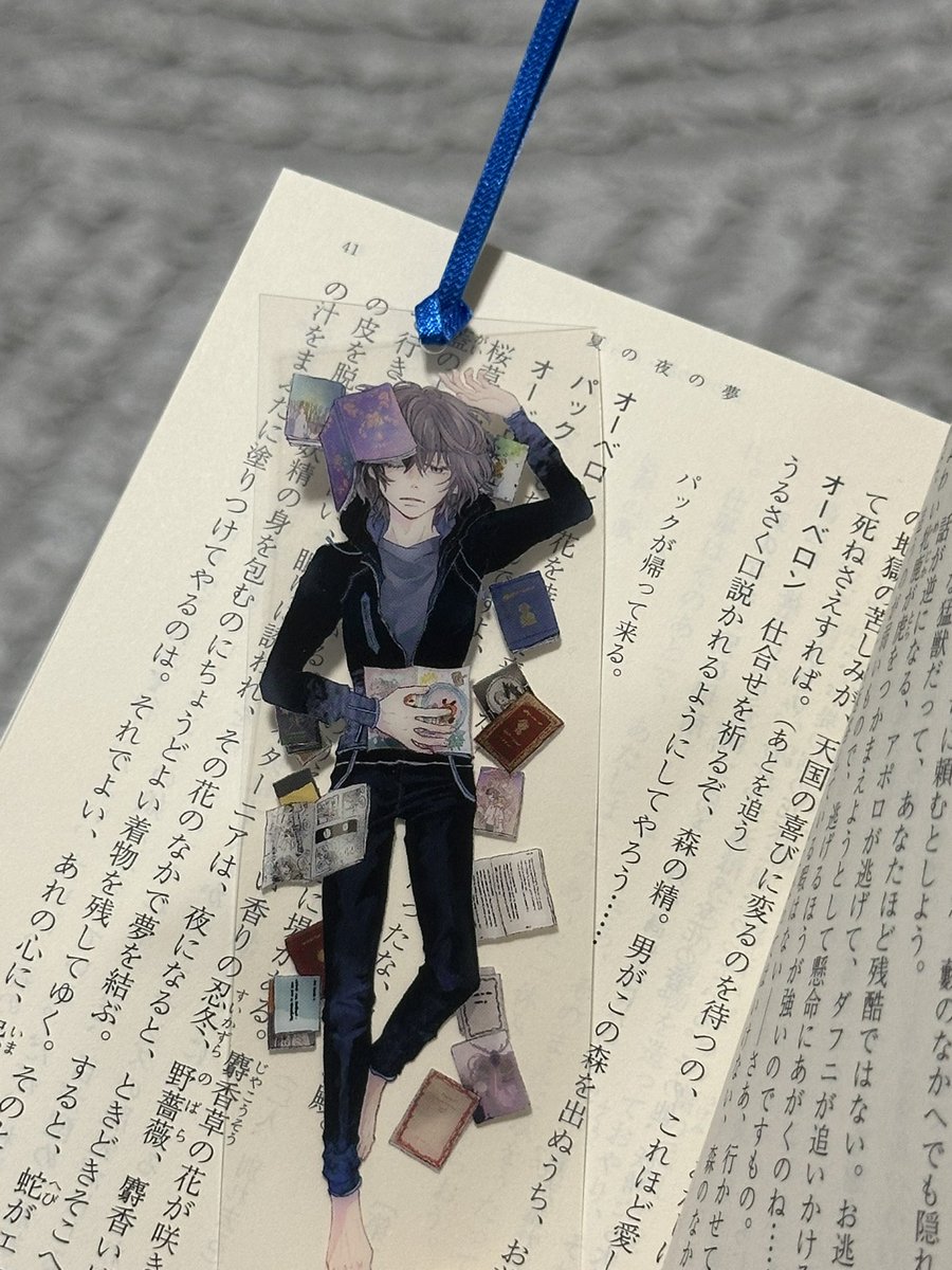 comow_'s tweet photo. 【本の虫　オベロンふせん】
好きな本に差したらオベロンが本の隙間で居眠りするノベルティです〜🧚

会場のノベルティ予定です！残れば通販先着の特典になります。 https://t.co/cDFPcYazgK