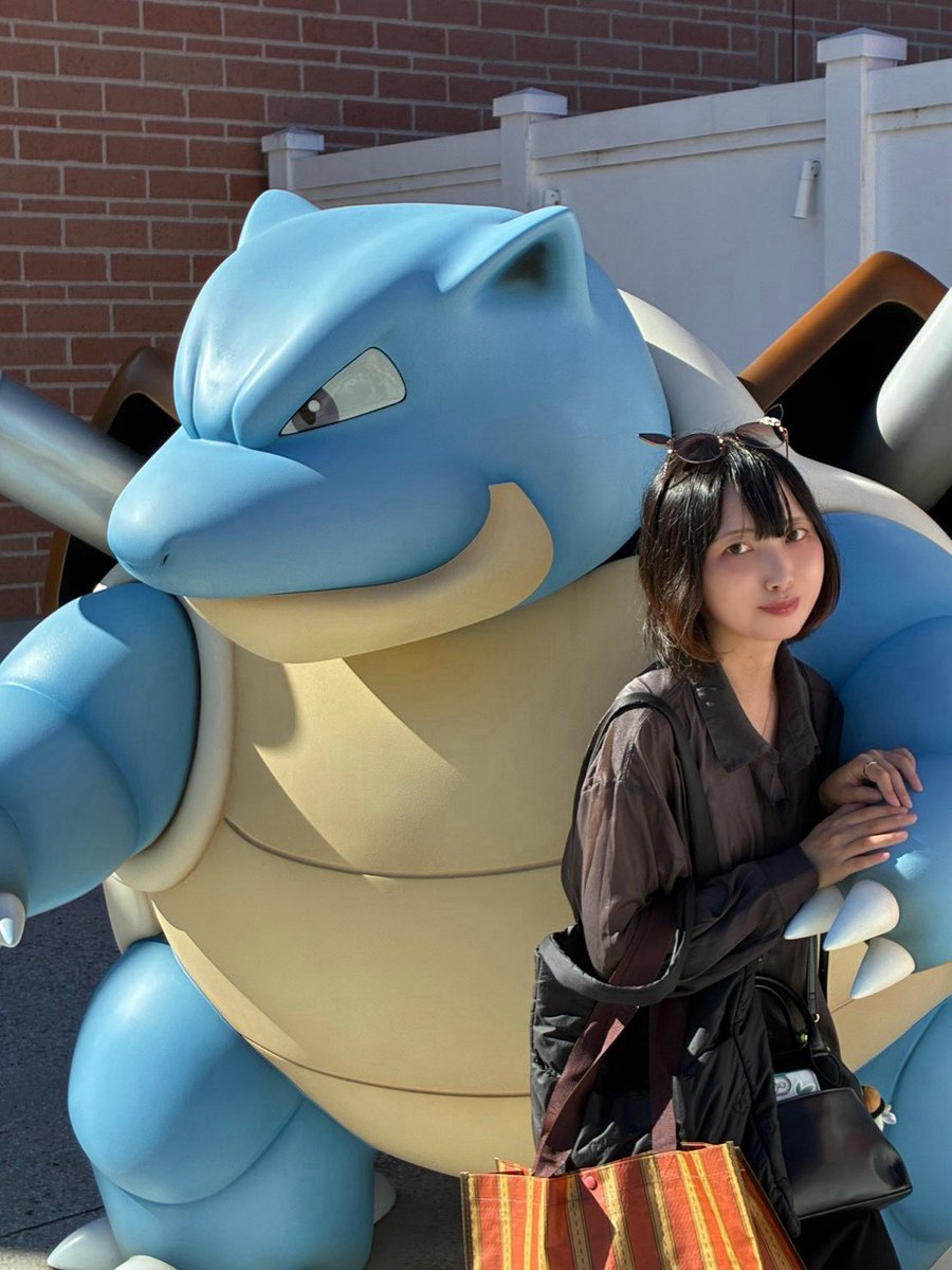 fuki_tnpr's tweet photo. 昨日は姉と母とポケパーク満喫してきました！✨
めっちゃ自我の私服ですがイーブイサングラス合ってて正解でした🖤
(ほんとはニンフィアの耳がほしかったんですが売り切れだった…)
天候にも恵まれ、フォレストにくさポケいっぱいいて最高でした！🌱 https://t.co/09LEW51NLL