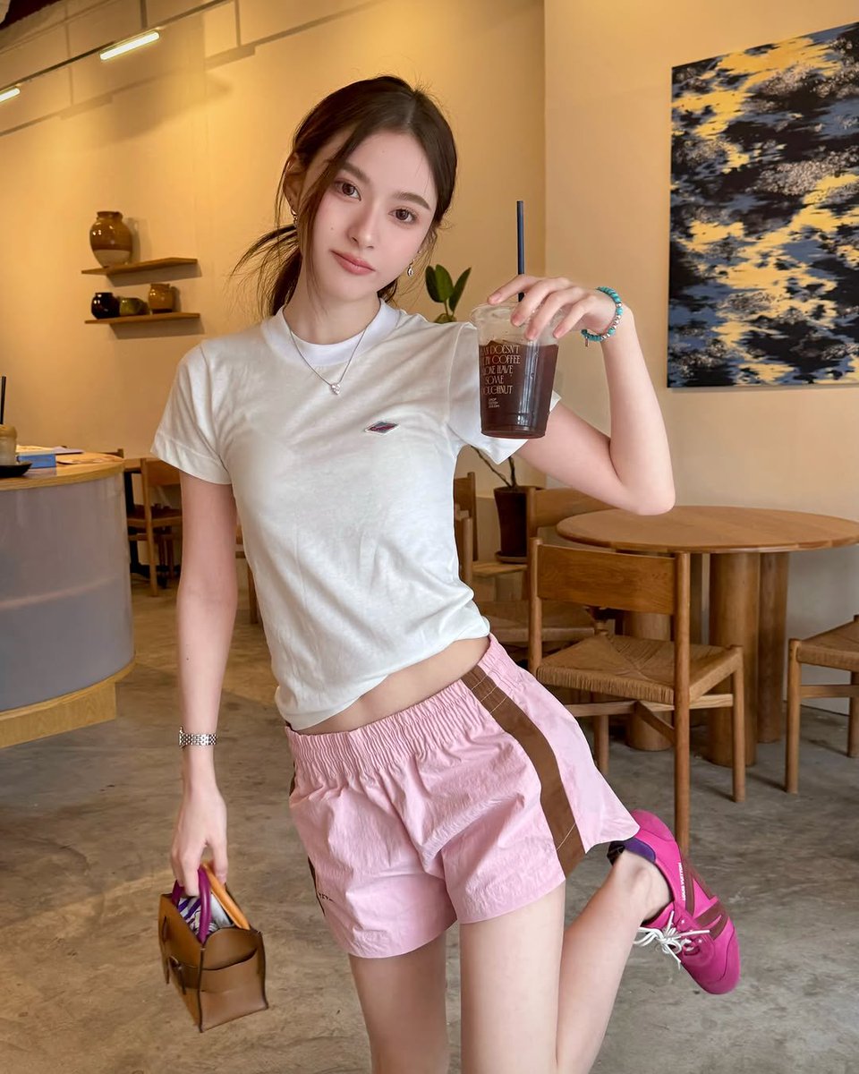 pprimii's tweet photo. cute as hell                                    hot as hell https://t.co/OtCzZ5pELh