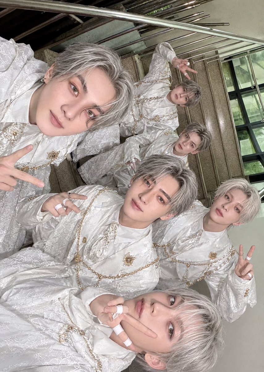 ENct0214's tweet photo. 미안해요 이런 컨셉도 궁금했어 https://t.co/jrDivPcNhZ
