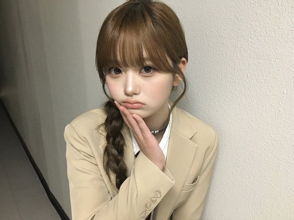 juunsoomgoon's tweet photo. S23 is growing on me, my rod starts twitching when I see her. Soon I can say all 24 get me going https://t.co/F70b97cfLG