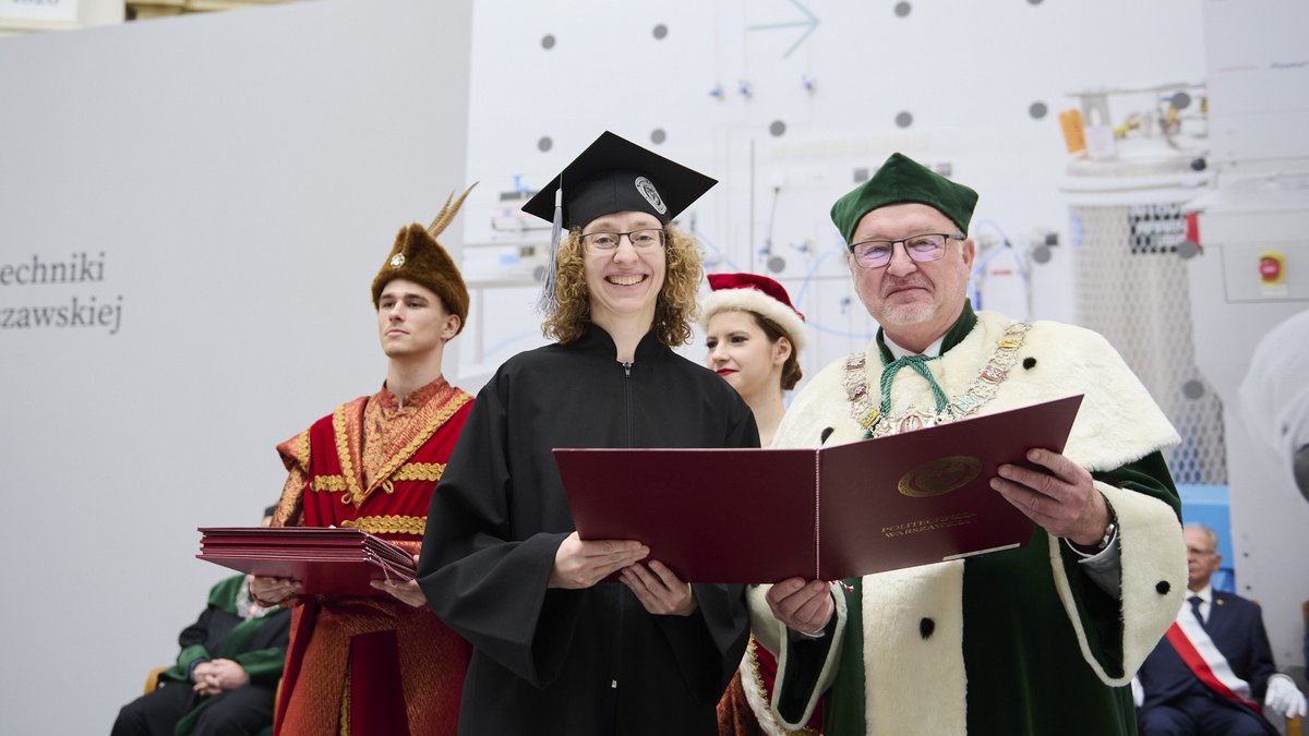 WUT_edu's tweet photo. 🎓 Another step in the academic journey – a diploma award ceremony 👉 Rector of WUT, Prof. Krzysztof Zaremba, presented diplomas 📜 to 17 new postdoctoral degree holders and 114 doctors from Warsaw University of Technology. Congratulations! 💐 https://t.co/Zmhy3cjPcg