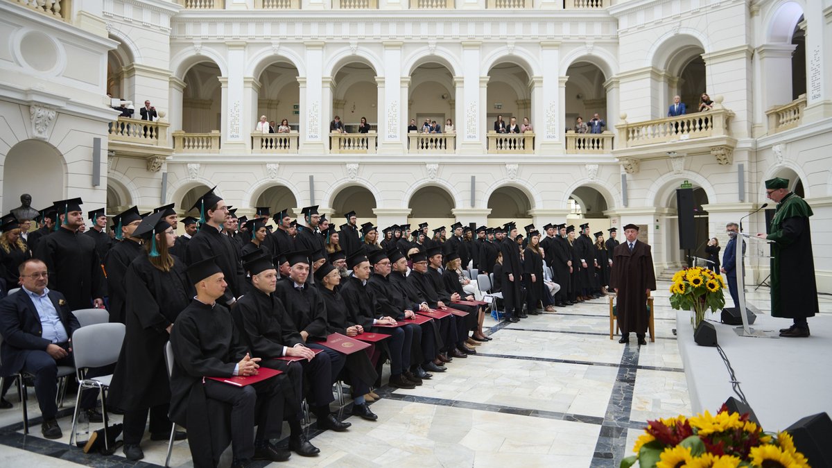 WUT_edu's tweet photo. 🎓 Another step in the academic journey – a diploma award ceremony 👉 Rector of WUT, Prof. Krzysztof Zaremba, presented diplomas 📜 to 17 new postdoctoral degree holders and 114 doctors from Warsaw University of Technology. Congratulations! 💐 https://t.co/Zmhy3cjPcg