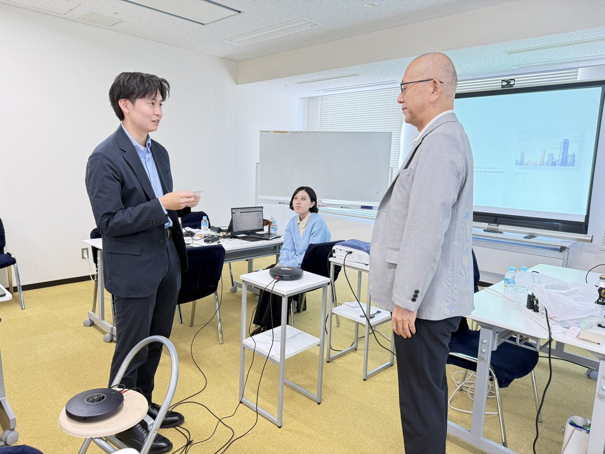 sumiko_0329's tweet photo. 今週木曜日、金曜日は社内の研修で、普段仕事をしているメンバーと互いにサンクスカードを交換しました✨社長からもサンクスカードをいただきました。直筆のメッセージは嬉しいものです。 https://t.co/HBksrOwHi5