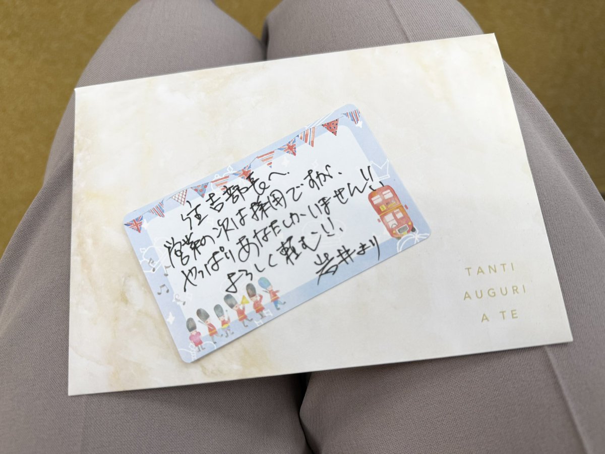 sumiko_0329's tweet photo. 今週木曜日、金曜日は社内の研修で、普段仕事をしているメンバーと互いにサンクスカードを交換しました✨社長からもサンクスカードをいただきました。直筆のメッセージは嬉しいものです。 https://t.co/HBksrOwHi5