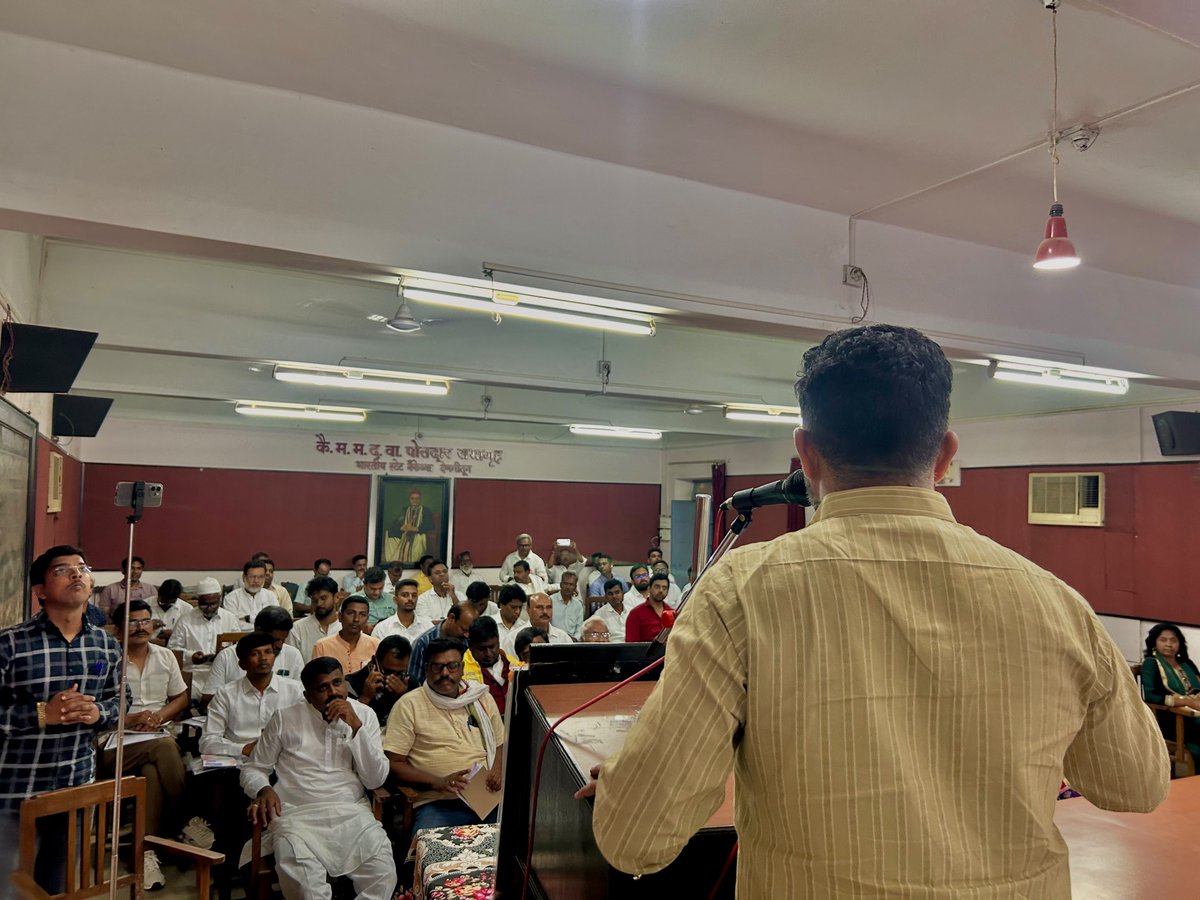 RavirajKale17's tweet photo. Empowering the grassroots! 🧹
Aam Aadmi Party, Maharashtra organized a State-Level Leaders' Training Workshop today. With insightful discussions by esteemed speakers and the active participation of district and city presidents from across the state, we are moving forward with renewed strength and vision! 
#AAP #AAPMaharashtra #GrassrootsPower #PoliticalTraining #BuildingTheFuture