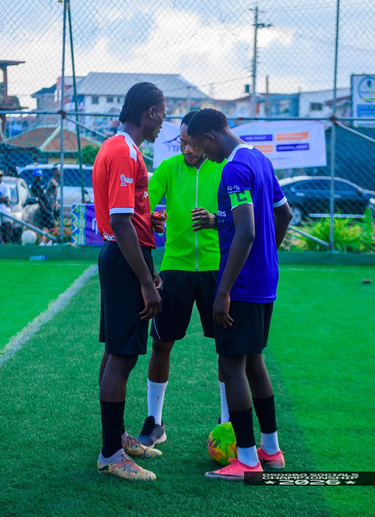 OsogboSocials25's tweet photo. THE MAN WITH THE WHISTLE! 🚨

@iam_coachlatiph

He controlled the tempo, he called the shots and he ensured fair play all through the tournament!

Big respect to our Official Referee! ⚽

#XLHomesOsogboSocialsChampionship2026 #FourSeven #ThePrintworld #AriyaNetworks #OsogboSocialsChampionship #CultureCommunityCompetition
