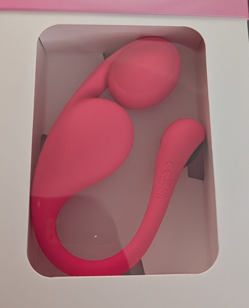 mixedBBWqueen's tweet photo. Oh shit, a #newtoy and a new #collab for adult fun with plenty of pleasure, cannot wait to get this toy charged up and tried out.

 #camgirl catch me on #stripchat #streamate #babestation https://t.co/U6dmTSvqks