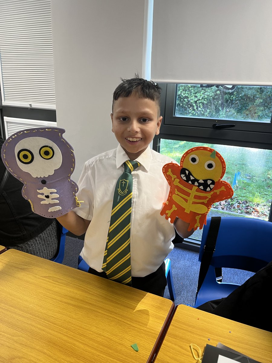 HolyTrinityCol's tweet photo. A spooktacular Family Learning session! 🎃🧵 Families got creative with sewing, making some fantastic spooky crafts together. A brilliant opportunity to learn new skills, get creative and have fun! 👻✂️ #FamilyLearning #LearnToLoveLoveToLearn https://t.co/RcpyuV5kIt
