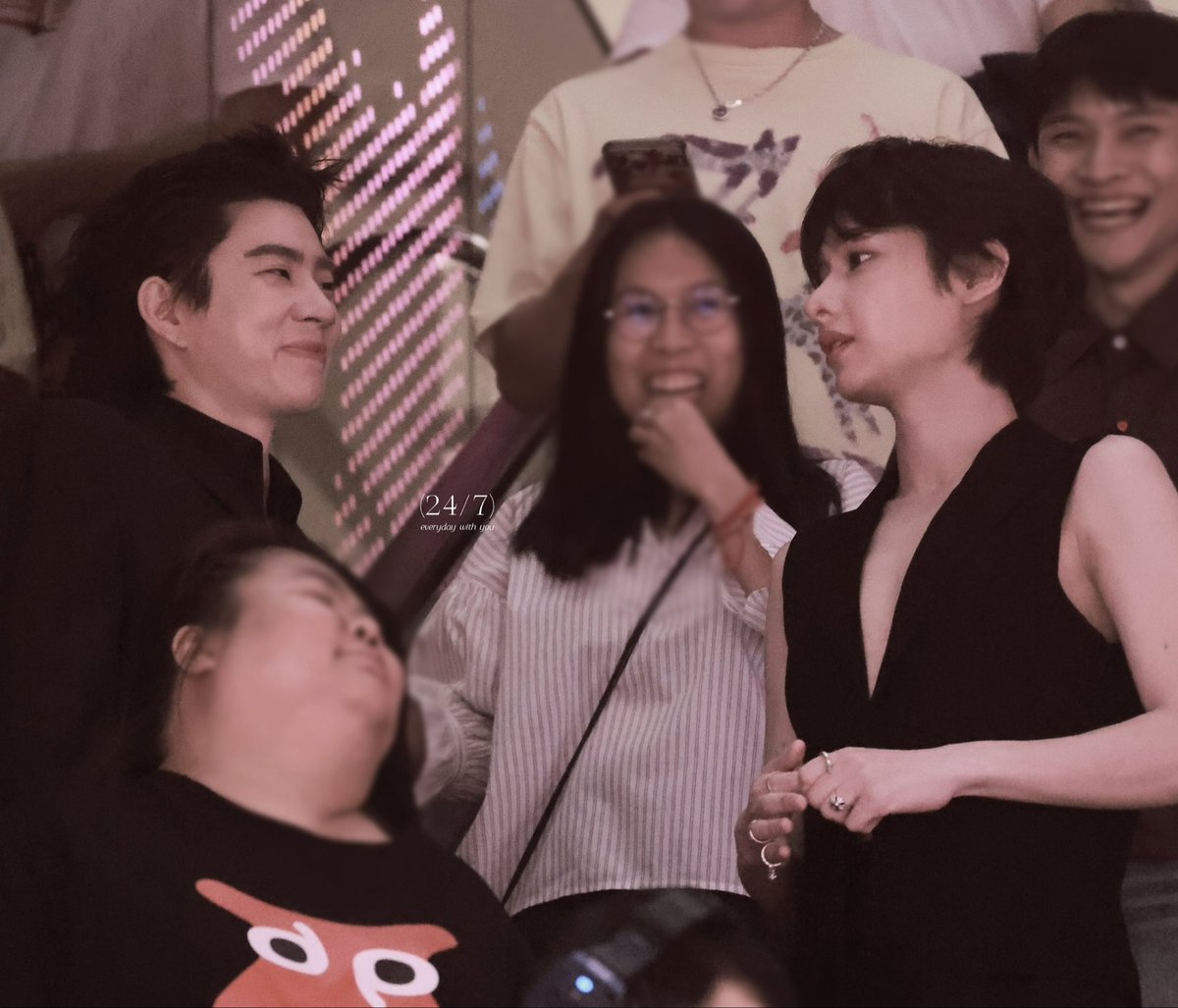 jumpapol's tweet photo. SHOOT ME 😭😭😭😭😭😭😭😭😭 https://t.co/kplpUsZAB9