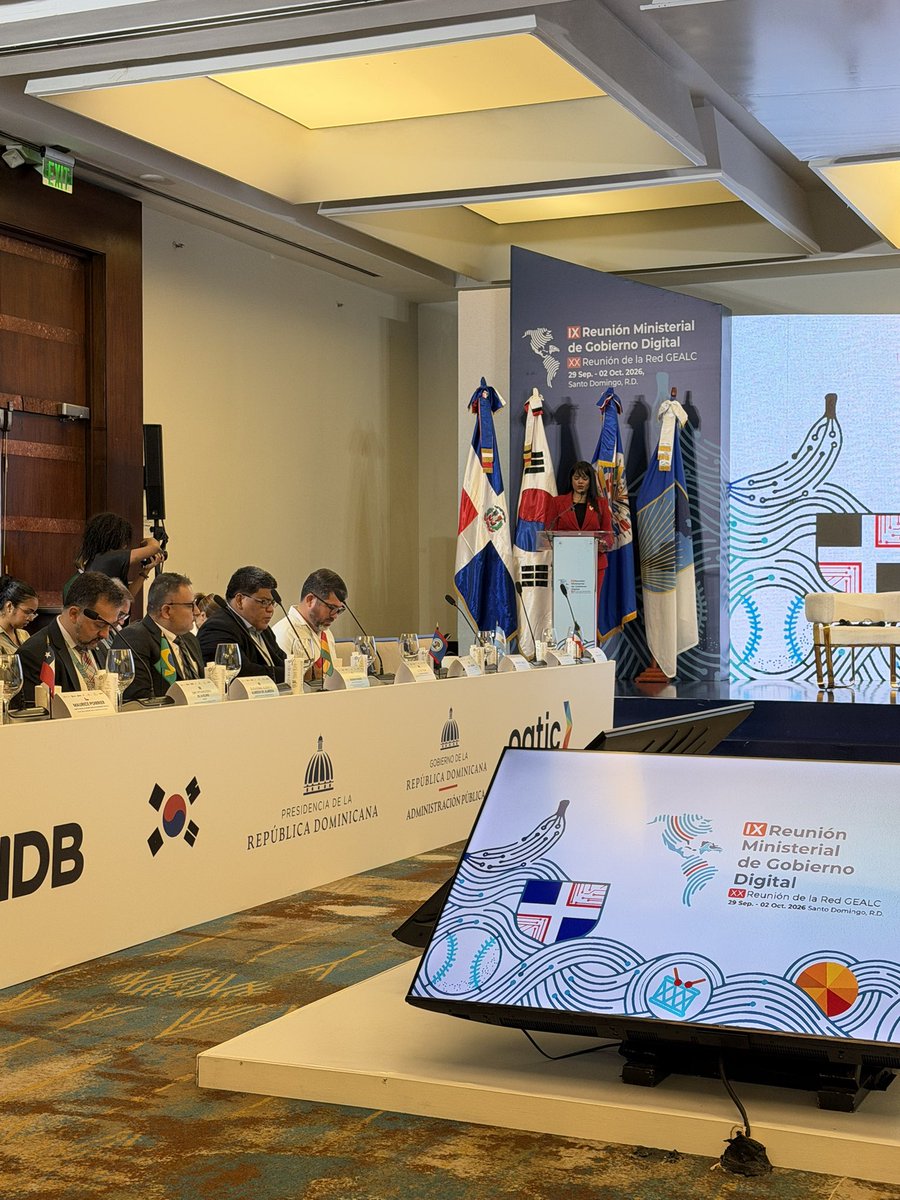 OEA_GestionPub's tweet photo. Iniciamos con el día final de la IX Reunión Ministerial de Gobierno Digital de las Américas con la sesión “Del Estado que tramita al Estado que anticipa: burocracia e innovación pública en la era de la IA” Uruguay🇺🇾 @agesic y #OCDE

#RedGEALC2026RD 

👉👉 https://t.co/47XBnIuwYu https://t.co/0vFUTizO6P