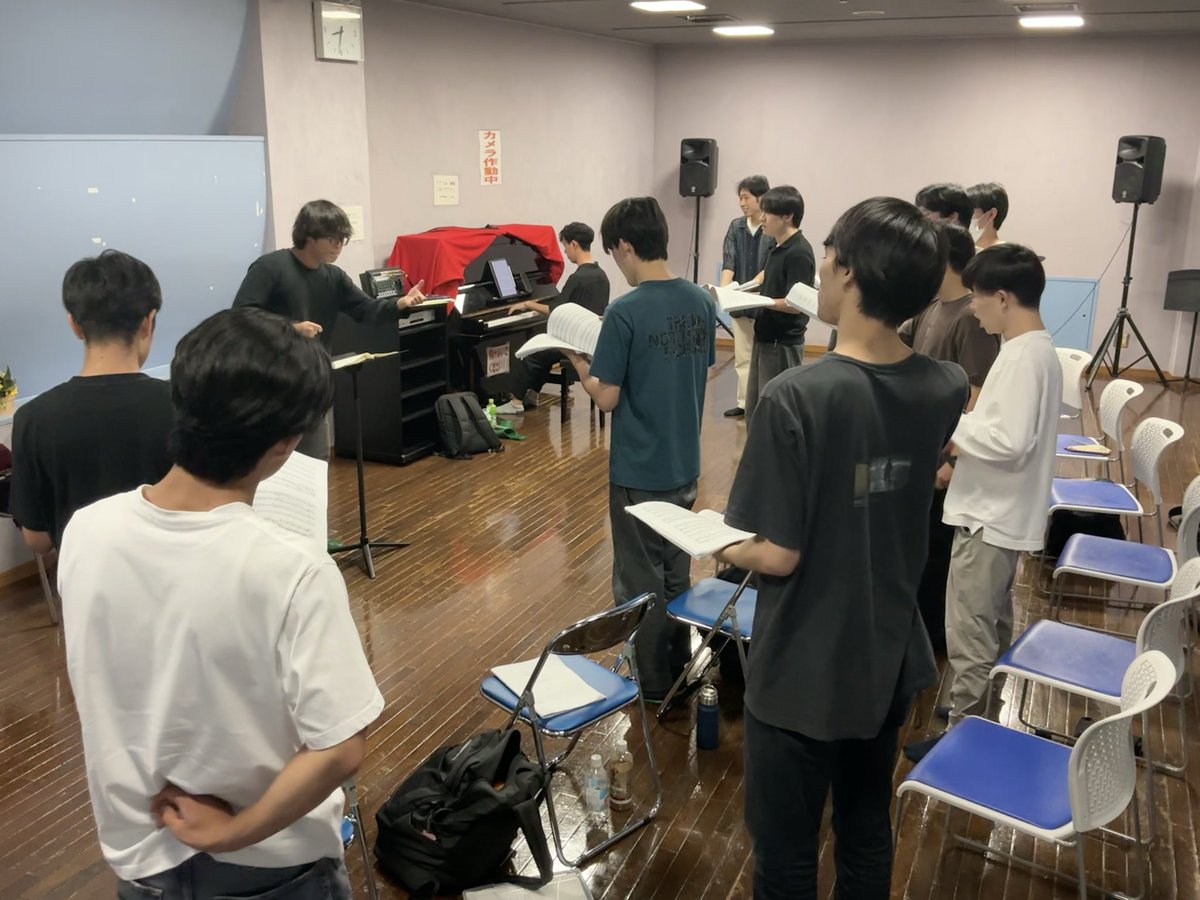 RikkyoGlee_Male's tweet photo. こんばんは🌙
昨日と本日は山北先生にお越しいたらだき『夢の意味』のピアノ合わせと、若井先生にお越しいただきNegro Spiritualsの練習をみっちり行いました💪

11/14(土)定演のチケットはteketにて販売中です！！
https://t.co/LDvpIvJqA4 https://t.co/OlZZ4ngO8D