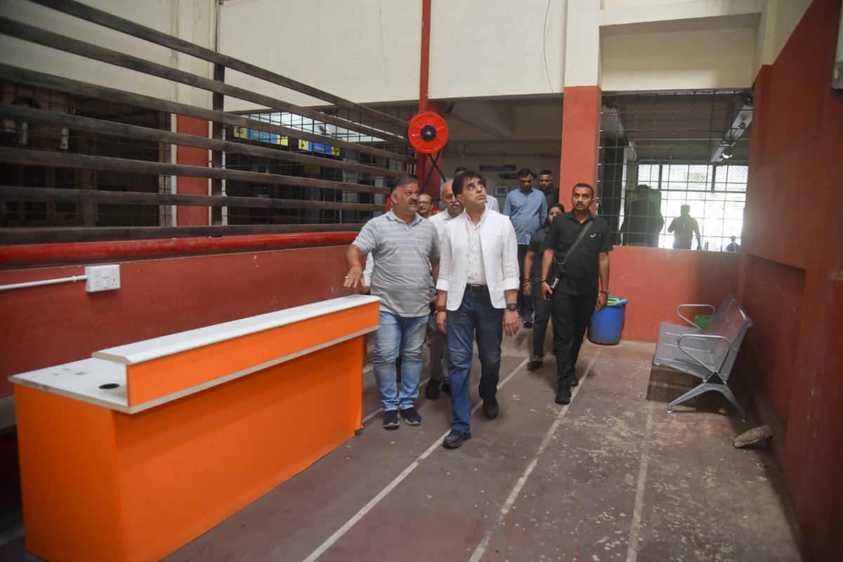 prafulpbjp's tweet photo. Conducted a surprise visit to Rajkot Civil Hospital to review healthcare services, patient facilities, and emergency preparedness. 

Directed strict implementation of transparent mortuary procedures and emphasized cleanliness, quality treatment, and patient-centric healthcare. https://t.co/9bXFe8GGzJ
