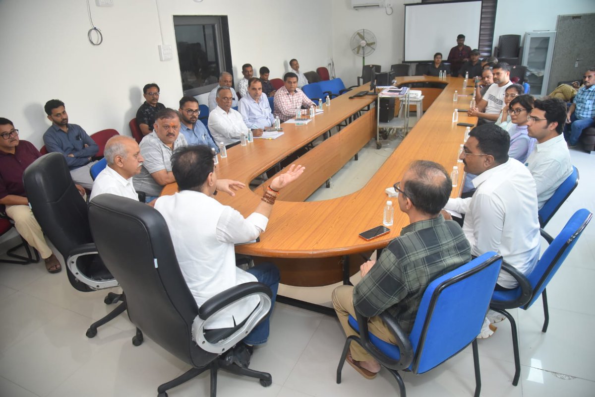 prafulpbjp's tweet photo. Conducted a surprise visit to Rajkot Civil Hospital to review healthcare services, patient facilities, and emergency preparedness. 

Directed strict implementation of transparent mortuary procedures and emphasized cleanliness, quality treatment, and patient-centric healthcare. https://t.co/9bXFe8GGzJ