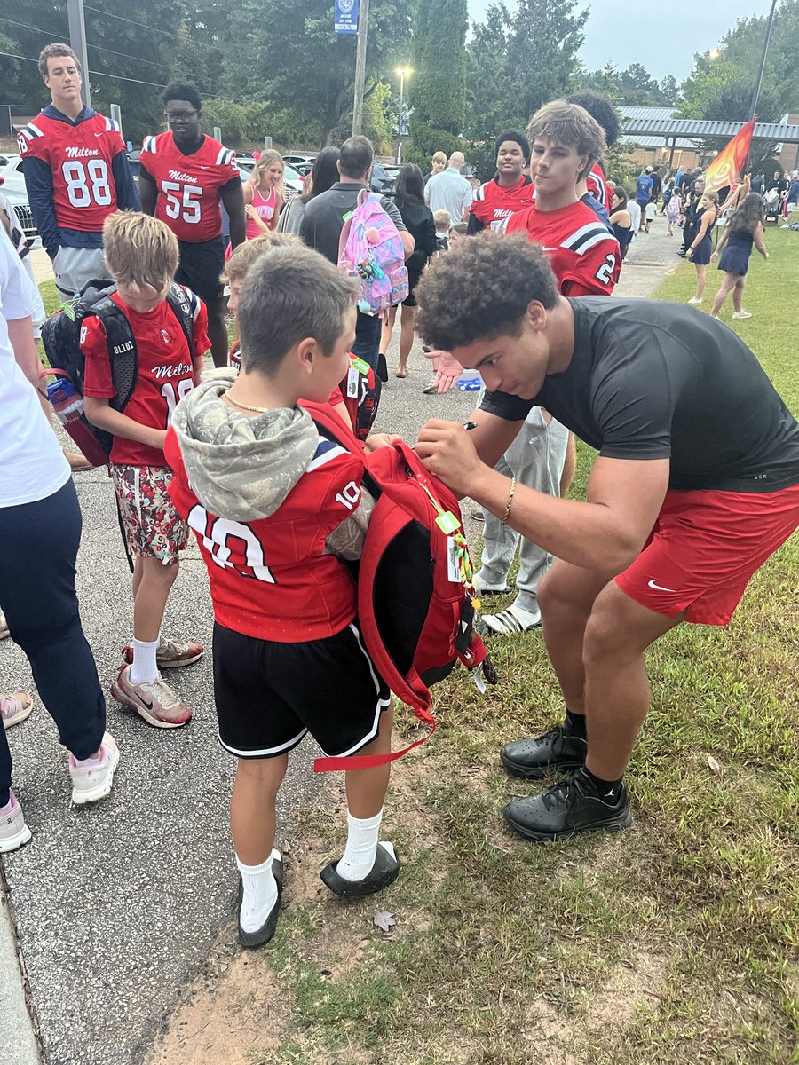CoachCReaves's tweet photo. HUGE shout out to @crabapplecolts for letting these student-athletes get GAME-DAY started with you today! Can’t wait to see these future Eagles back at The Nest for feeder night. @MiltonEagles_FB @LGlenn_FCS_AD @CoachBenReaves @JonesBC_MHS https://t.co/q8apAAgslz