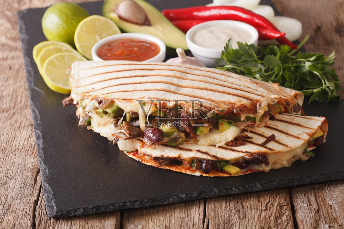 Wellmanug's tweet photo. Nueva sorpresa para tu paladar!  Tlayudas oaxaqueas crujientes con frijoles negros, quesillo fresco y salsa de chile pasilla: el sabor auténtico de México en cada bocado. https://t.co/xx1267pqix