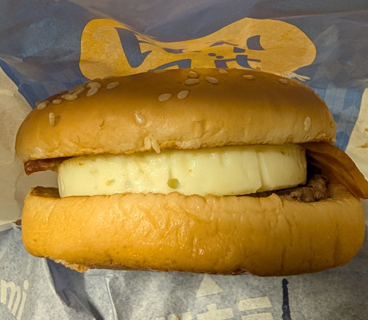 miyacharlotte's tweet photo. 各社の月見バーガー

１枚目：月見バーガー
(マクドナルド)
２枚目：月見フォカッチャ
(モスバーガー)
３枚目：月見バーガー
(ゼッテリア)
４枚目：月見フィレ
(ケンタッキーフライドチキン)

#マクドナルド 
#McDonald 
#モスバーガー 
#MOSBURGER 
#ゼッテリア 
#ケンタッキーフライドチキン 
#KFC https://t.co/23rj5wmkh0