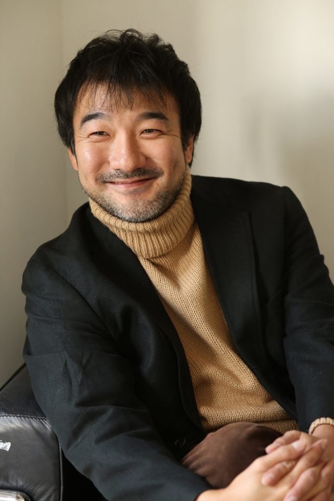 realstory_lab's tweet photo. #マルステ2026  キャスト紹介①
🎮尾藤和典役の野口雄介さん🎮

役柄紹介⭐️
引き籠りの中年。完全に世界を閉ざしていたが、あるアイドルとの出会いをきっかけに少しずつ現実の世界へ目を向け始める。
打開するきっかけとなったアイドルへの憧れやゲーム作品への愛を胸に公式オーディションに参加する。 https://t.co/Hzk1dAdsBb