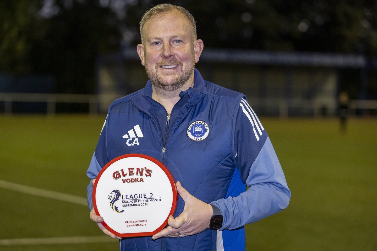 StranraerFC's tweet photo. 𝐌𝐀𝐍𝐀𝐆𝐄𝐑 𝐎𝐅 𝐓𝐇𝐄 𝐌𝐎𝐍𝐓𝐇 🏆

Huge congratulations to Blues boss Chris Aitken, who has been named the @GlensVodkaLLG League 2 Manager of the Month for September 🍾 

Three league games, three wins, maximum points for the Gaffer and his team 🤝

Well deserved, Chris! 👏🏻