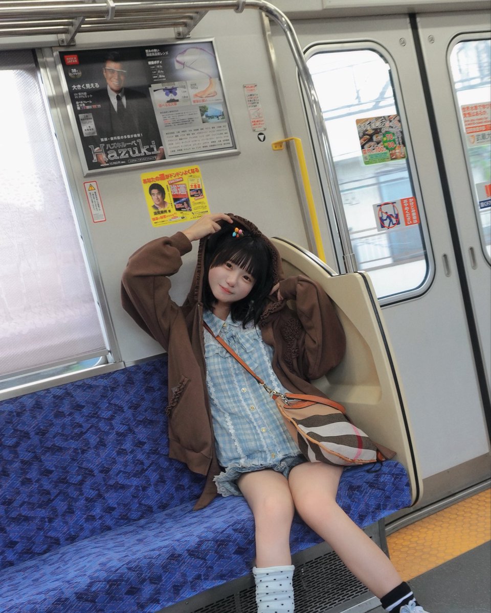 Korere_SwAl's tweet photo. ふたりきりの電車、どこまでいこっか https://t.co/YzezBvnKNo