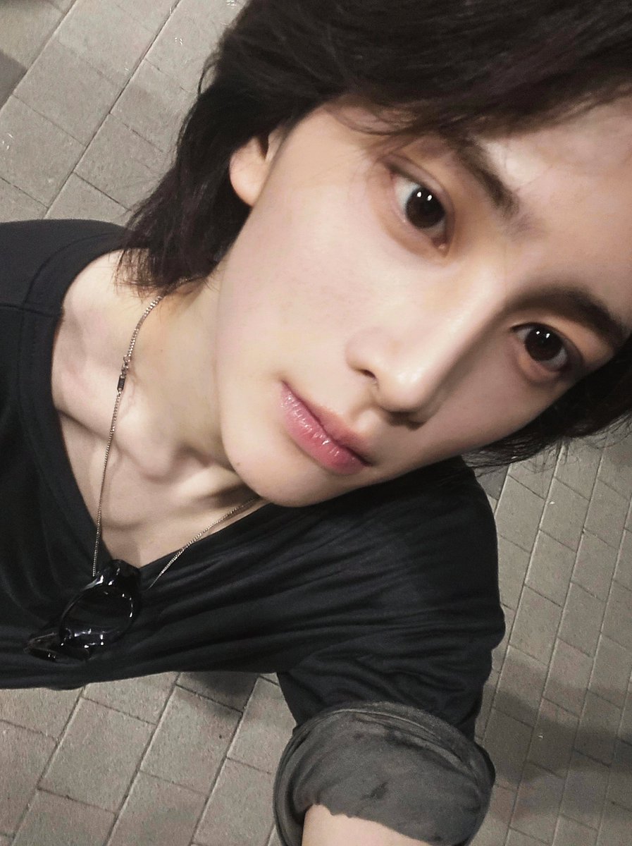 AEN_now's tweet photo. 🎧🖤

#AEN #에이엔 #JUNSEO 
#준서 #쭌이 https://t.co/wpCzDGGIyZ