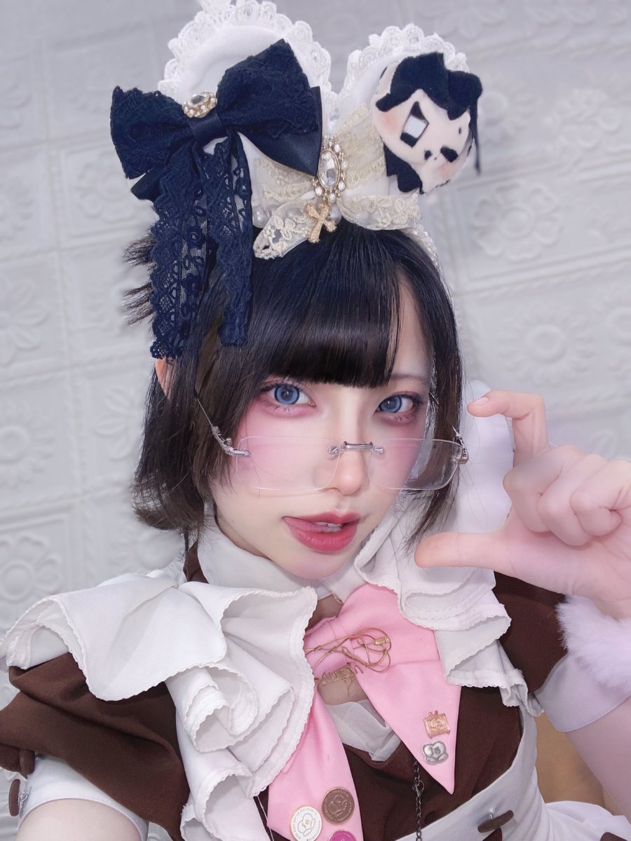 maid_shigure1's tweet photo. ちびがうと一緒に御給仕しています♩ https://t.co/fvpuB1L0KP