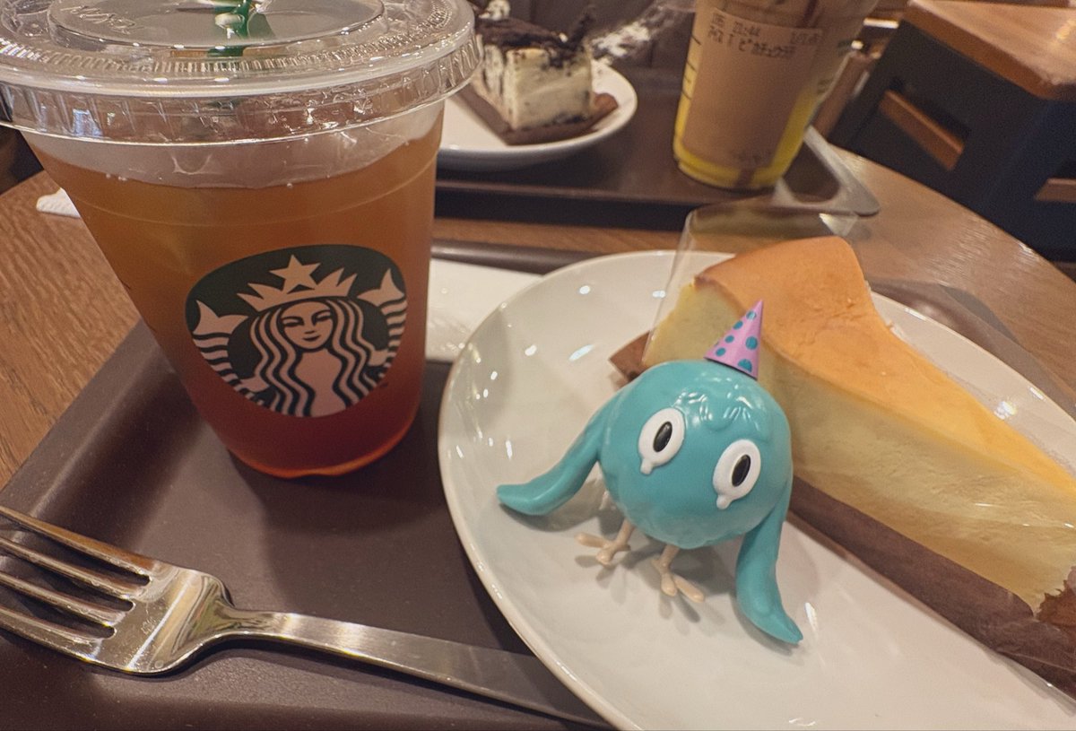 hashigOka's tweet photo. 1週間がんばった〜
セロルにチーズケーキあげた🍽️ https://t.co/973djvIt9U