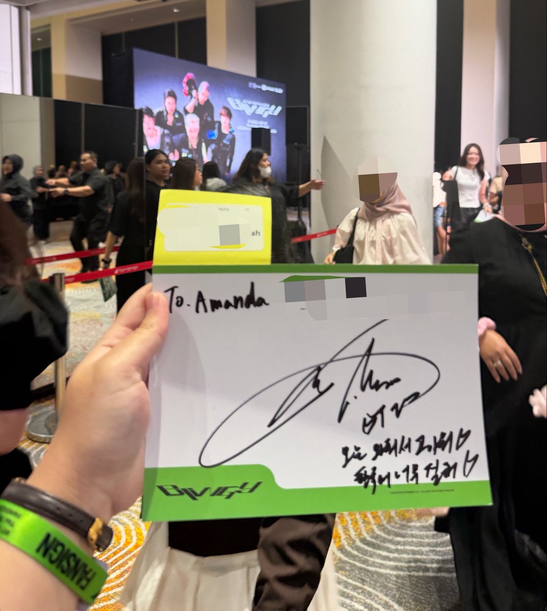 seungwoodzzz's tweet photo. 261002 Blingy Fansign &amp; 1:1 Photo Event in JAKARTA #NCT127 #NCT #YUTA

yuta said he will be come next year for solo concert in jakarta😭 https://t.co/JmyP3wJnWQ
