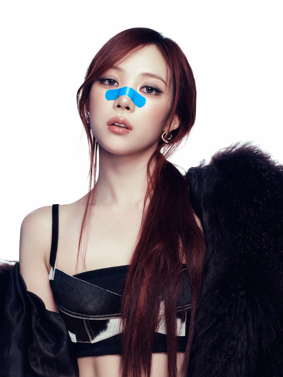 OFFICIAL_MEOVV's tweet photo. 🩹

MEOVV Single Album [GO HARD]
2026.10.12 6PM (KST)

PRE-SAVE &amp; PRE-ORDER
∙ https://t.co/u1xZTk5phj ∙

#MEOVV #미야오 #NARIN #나린
#GOHARD #MEOVV_GOHARD
#THEBLACKLABEL https://t.co/2EK1LjsLbj