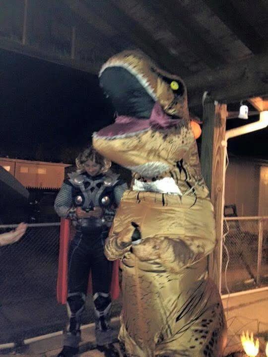 thewingedoriole's tweet photo. The 31 Days Of Halloween
Day #2

I miss this costume i remeber cleaning snow off the cars in this and Jess posted it online and it racked up a bunch of views. #halloween #dinosaur #tyranosaurusrex https://t.co/efRokVogiC